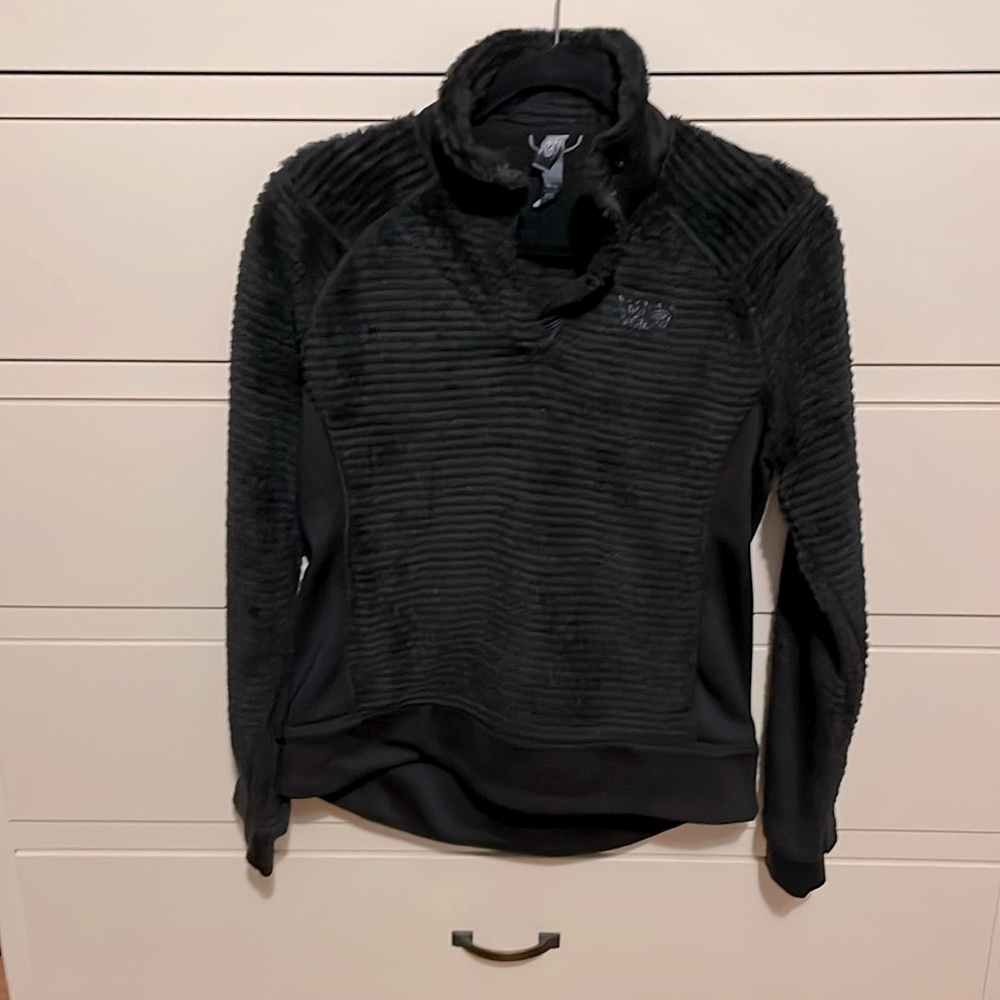 Mountain hardware 1/4 snap fleece